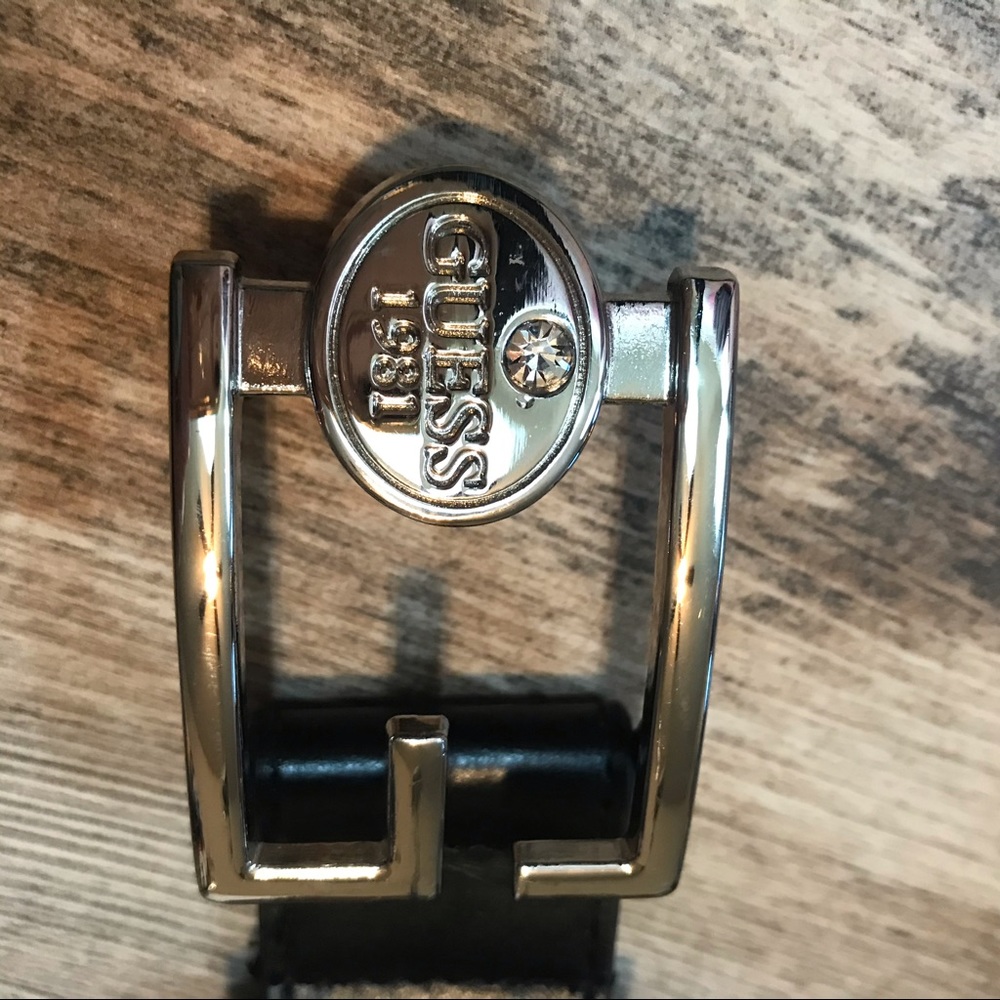 ♥️GUESS Silver Chains/Faux Leather Logo Belt♥️